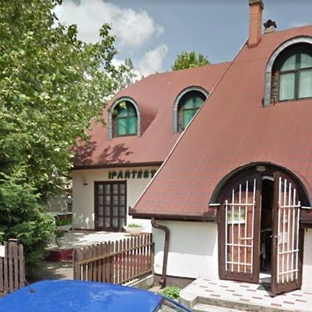 ホテル Centrum Apartman ハイデゥソボスロー エクステリア 写真