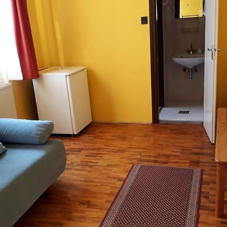 ホテル Centrum Apartman ハイデゥソボスロー エクステリア 写真