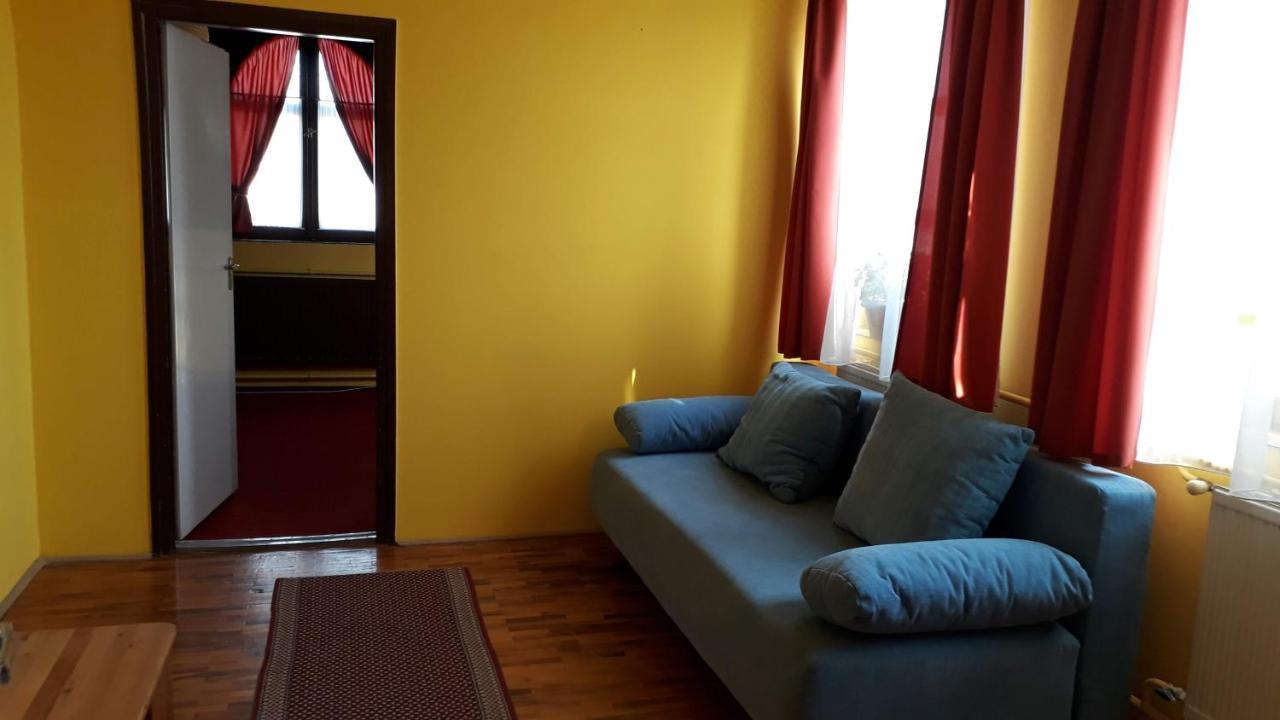 ホテル Centrum Apartman ハイデゥソボスロー エクステリア 写真