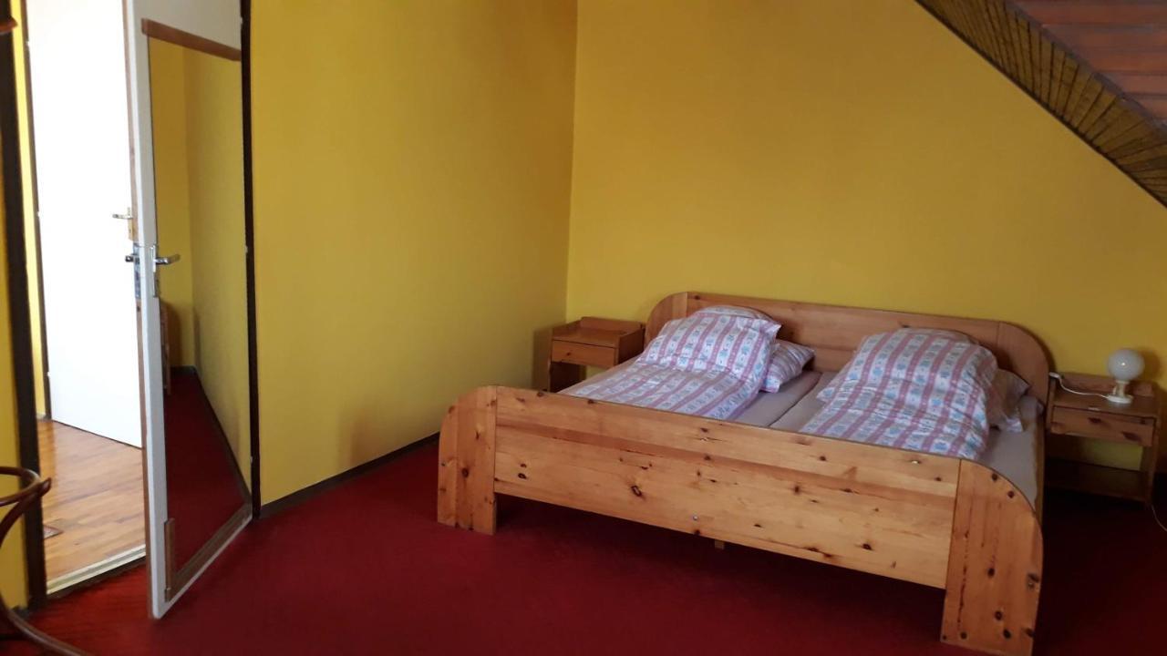 ホテル Centrum Apartman ハイデゥソボスロー エクステリア 写真