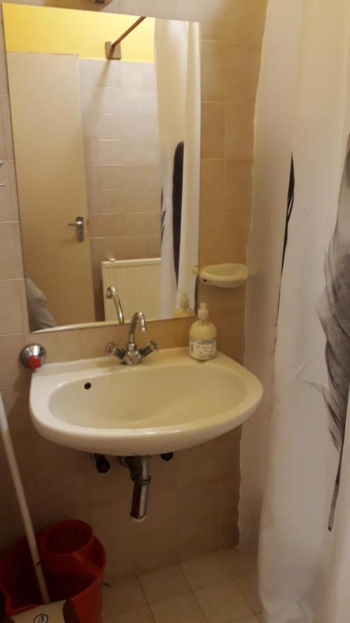 ホテル Centrum Apartman ハイデゥソボスロー エクステリア 写真