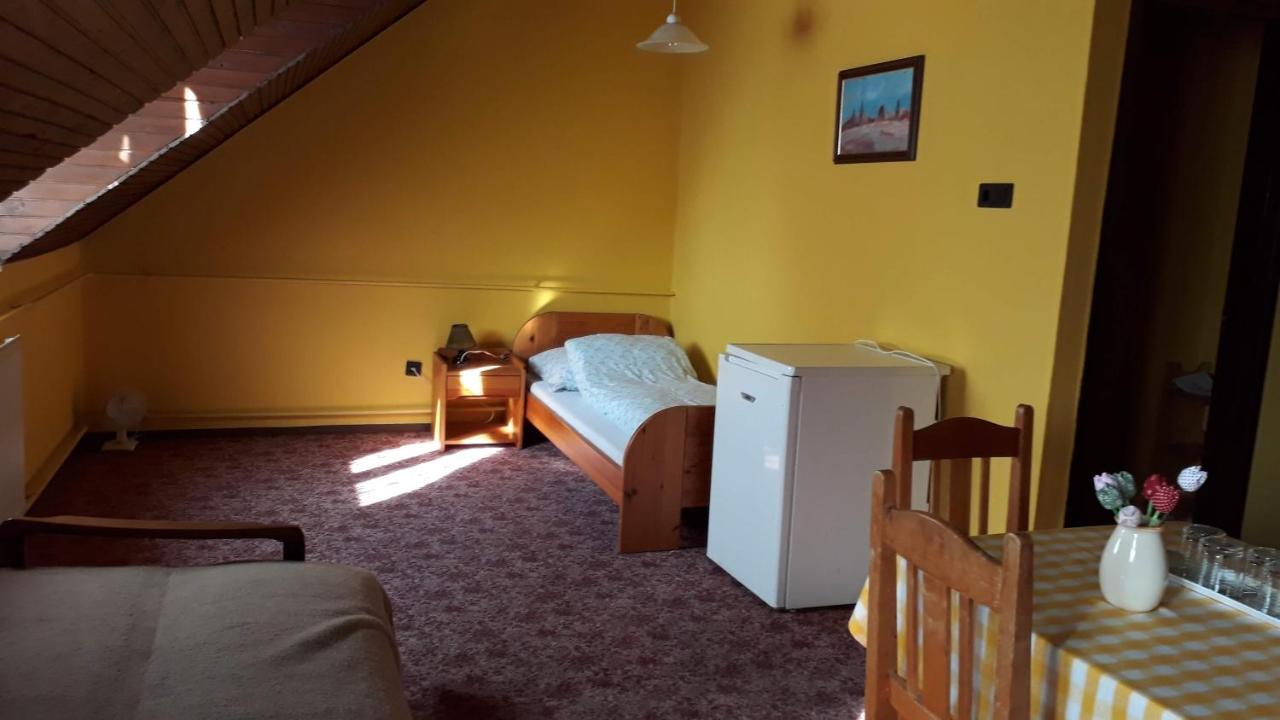ホテル Centrum Apartman ハイデゥソボスロー エクステリア 写真